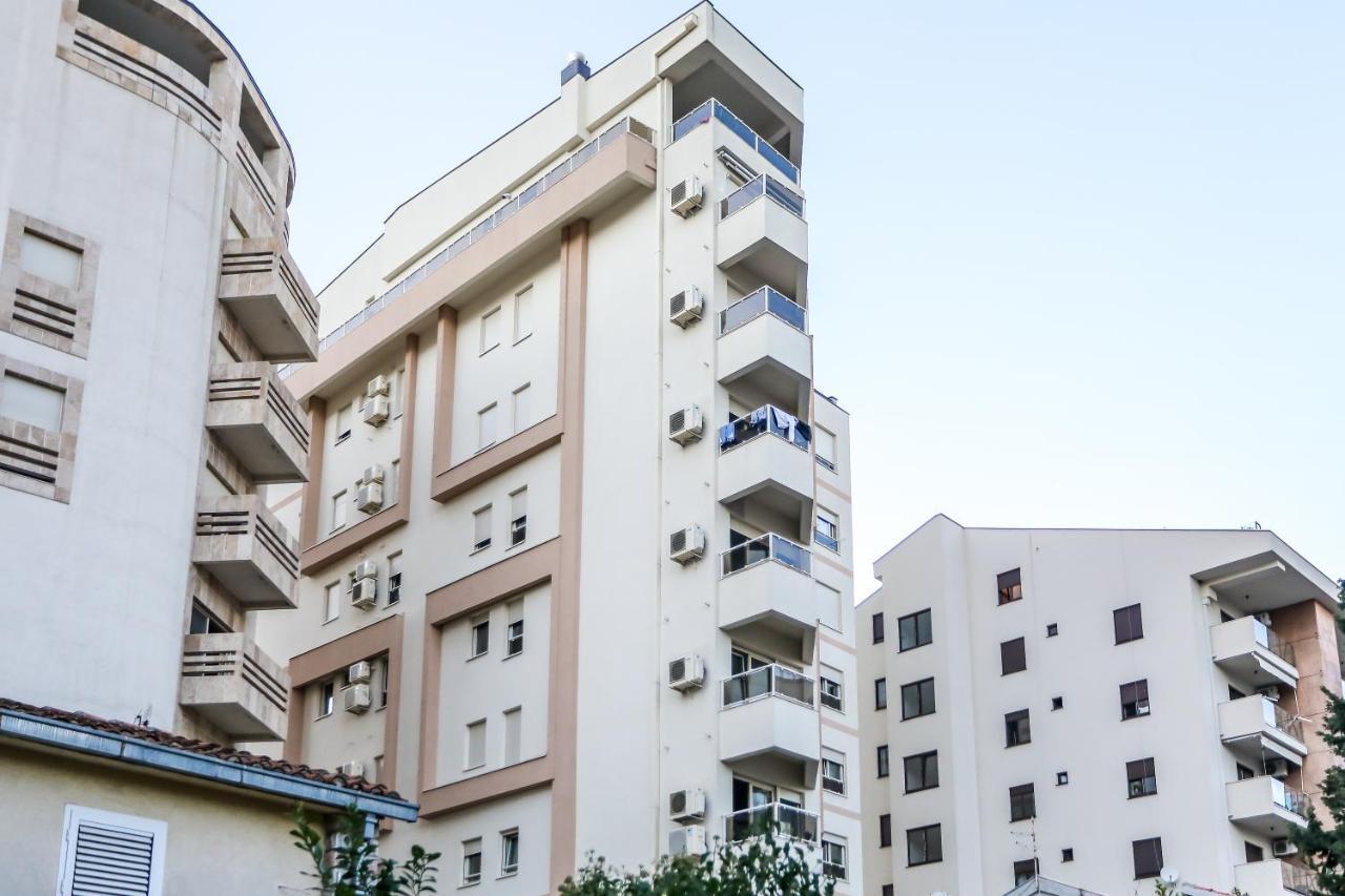 City Montesun Apartments Budva Bagian luar foto
